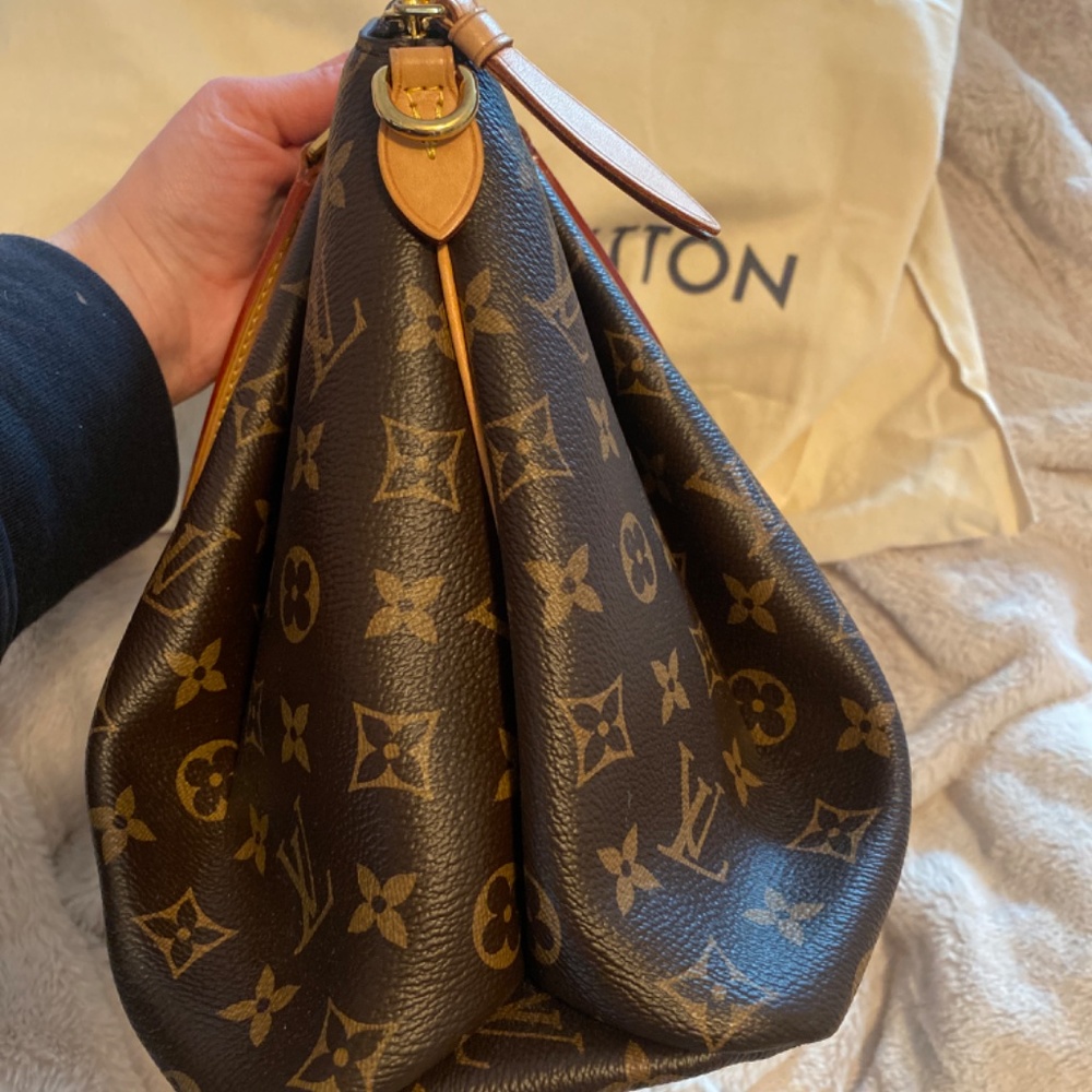 Louis Vuitton Rivoli MM - Picture 4 of 12
